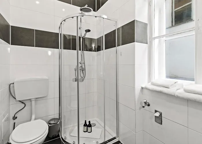 Apartamento 1-br 5 Minutes To U3 Metro - Near Famous Shopping Street *