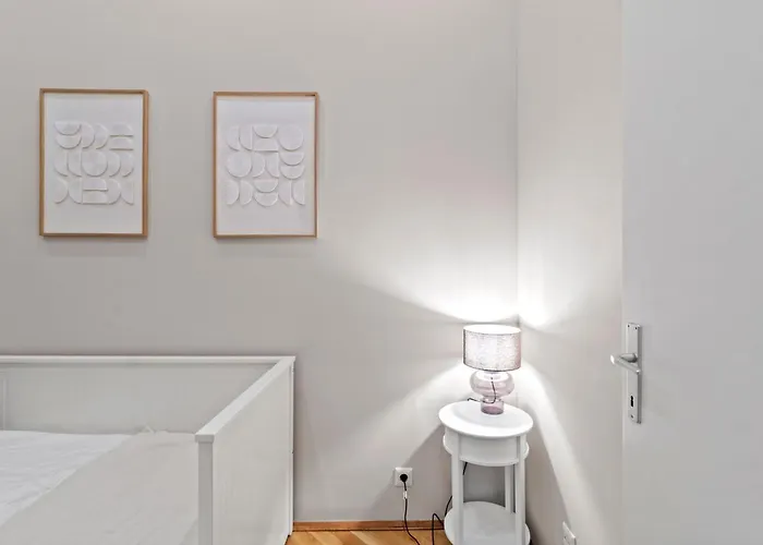 1-br 5 Minutes To U3 Metro - Near Famous Shopping Street * Viena