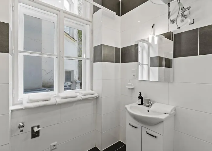 1-br 5 Minutes To U3 Metro - Near Famous Shopping Street *