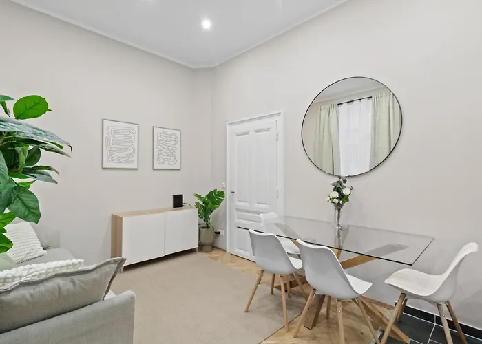 Apartamento 1-br 5 Minutes To U3 Metro - Near Famous Shopping Street